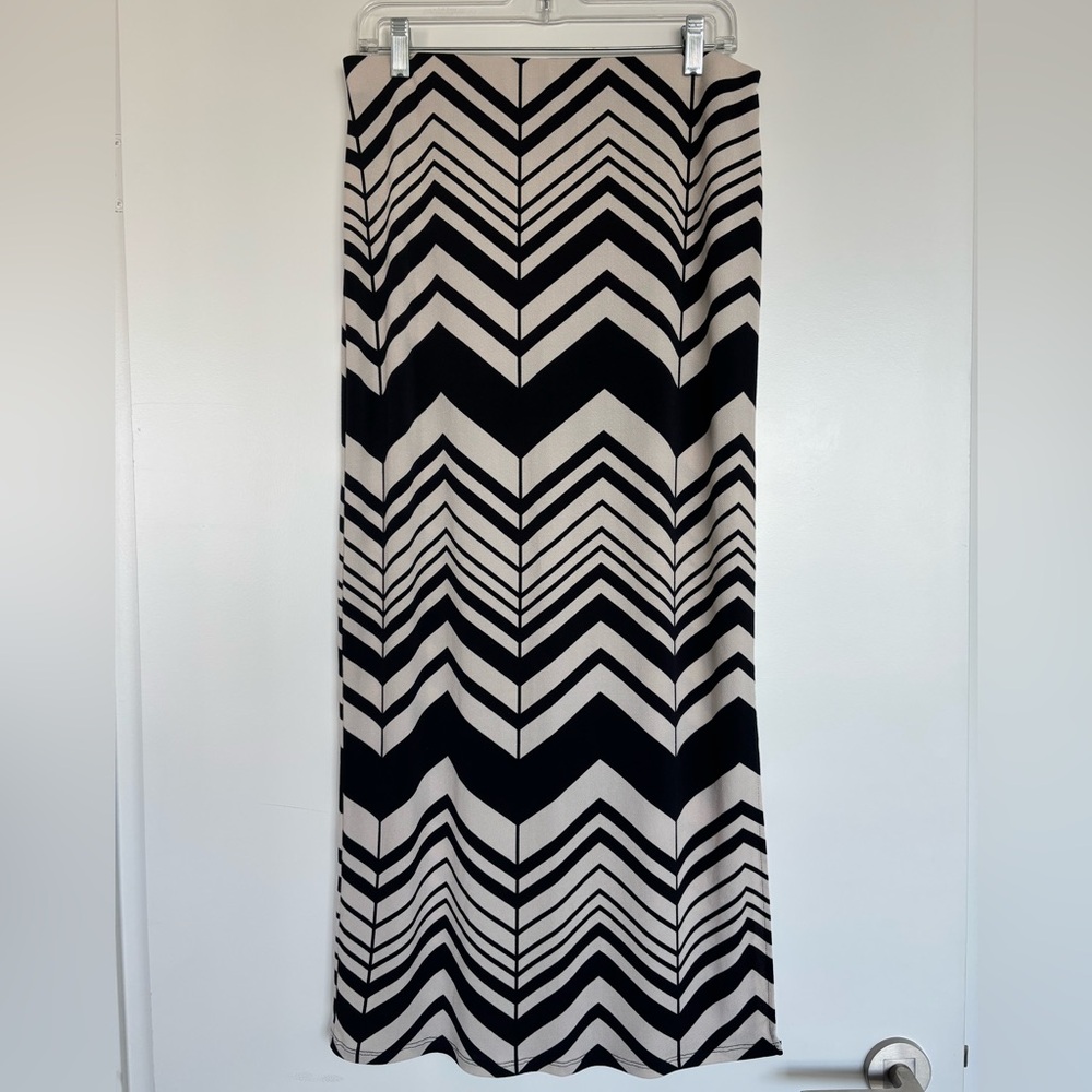 Jules & Leopold 15” Waist Chevron Patterned Skirt, Black & Cream, Size Medium.